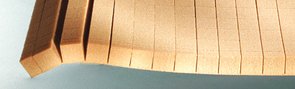 Gewürfelte Schaumplatten (scrim cloth) lassen sich auch in gewölbte Formen einlegen